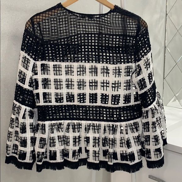 Alexis // Black & White Top - Picture 5 of 7